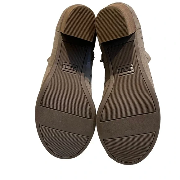 TOMS Majorca Perforated Suede Bootie, Sz 8 - Picture 13 of 14